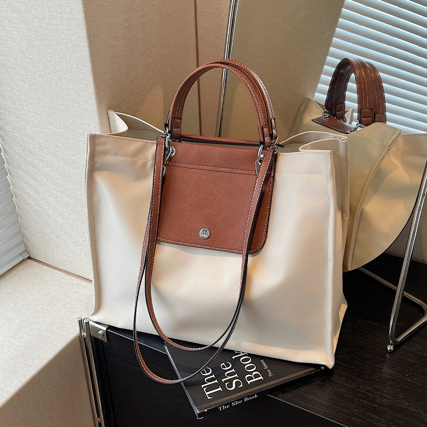 手拎大包包女2025新款潮流行时尚百搭单肩包大容量上课通勤托特包