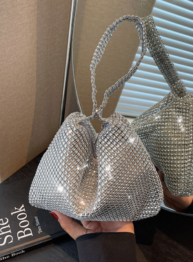 小众包包女2025新款百搭通勤手拎包夏天散步手腕手机包烫钻晚宴包