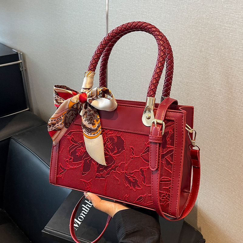 红色结婚包包女2025新款潮时尚国风手提包高级感新娘包单肩斜挎包