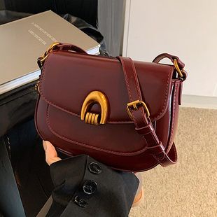 今年流行包包女式2025新款斜挎包高级感复古百搭单肩包爆款马鞍包