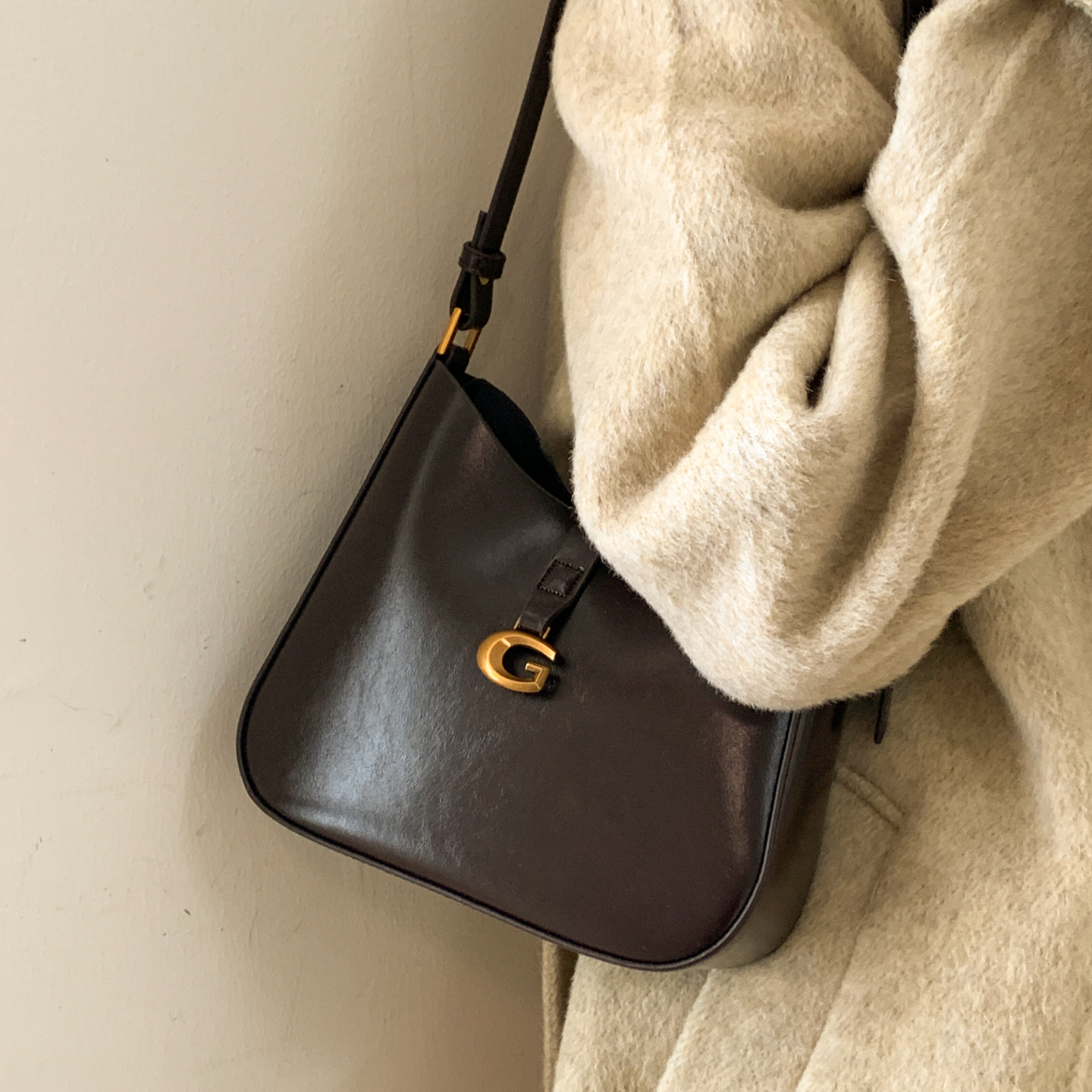 2025新款小众高级感油蜡皮单肩包