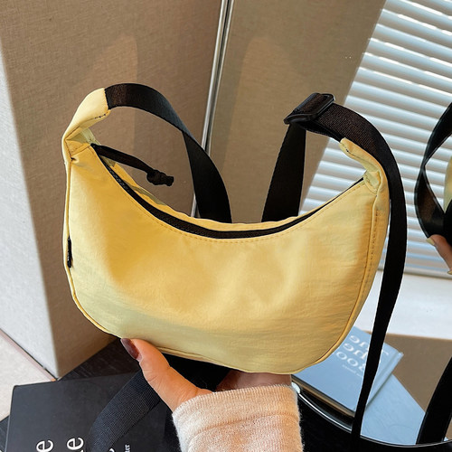 新款休闲时尚简约单肩斜挎包