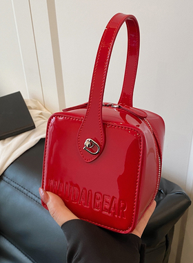 小众包包女式2026新款潮流行时尚高级感手提包红色单肩斜挎小方包