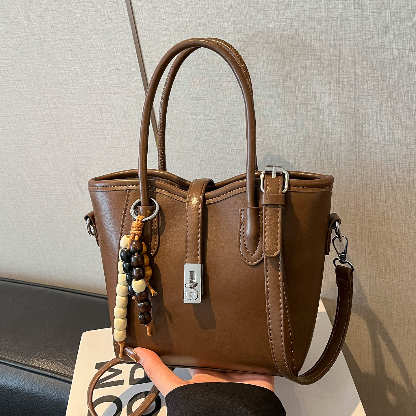 复古小拎包包女式2025新款潮高级感时尚休闲单肩包外出斜挎水桶包