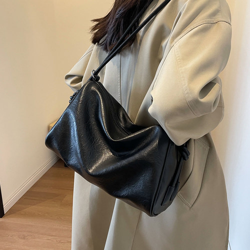 美拉德包包女式2025新款潮高级感单肩包大容量夏季复古通勤斜挎包