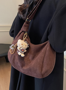 麂皮绒包包女款2025新款时尚斜挎包复古高级感单肩包大容量饺子包