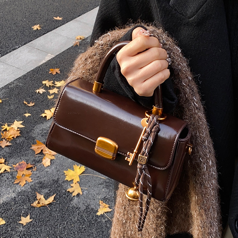 高级感复古手提包包女式2025年夏季流行单肩包休闲百搭斜挎小方包,箱包皮具/热销女包/男包,通用款女包,淘宝优惠券,粉丝福利购,淘宝优惠卷