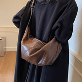 美拉德包包女式 斜挎饺子包高级感单肩包大容量通勤牛角包 2026新款