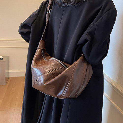 时尚洋气潮流单肩腋下通勤饺子包