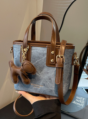 外出小拎包包女式2025年春夏流行时尚高级感单肩包通勤斜挎水桶包