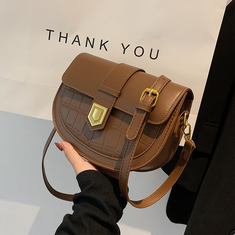 今年流行包包2021新款洋气马鞍包