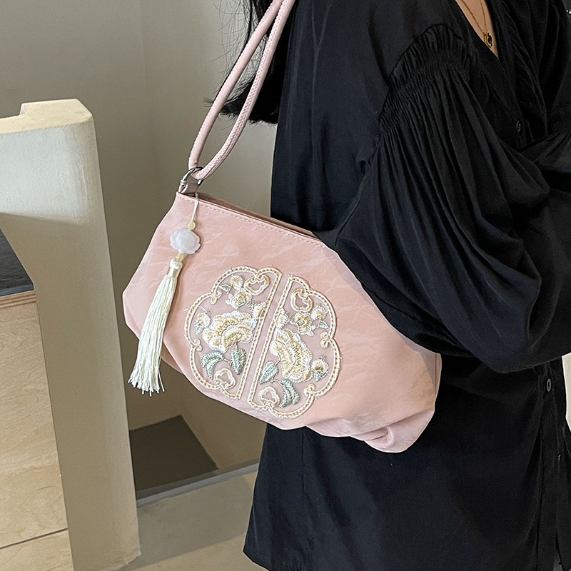 潮流时尚单肩简约斜跨通勤小方包