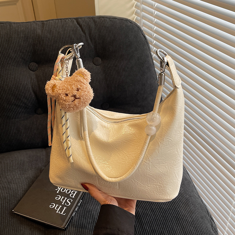 高级感包包女式2025新款流行时尚单肩包腋下包休闲百搭通勤水桶包