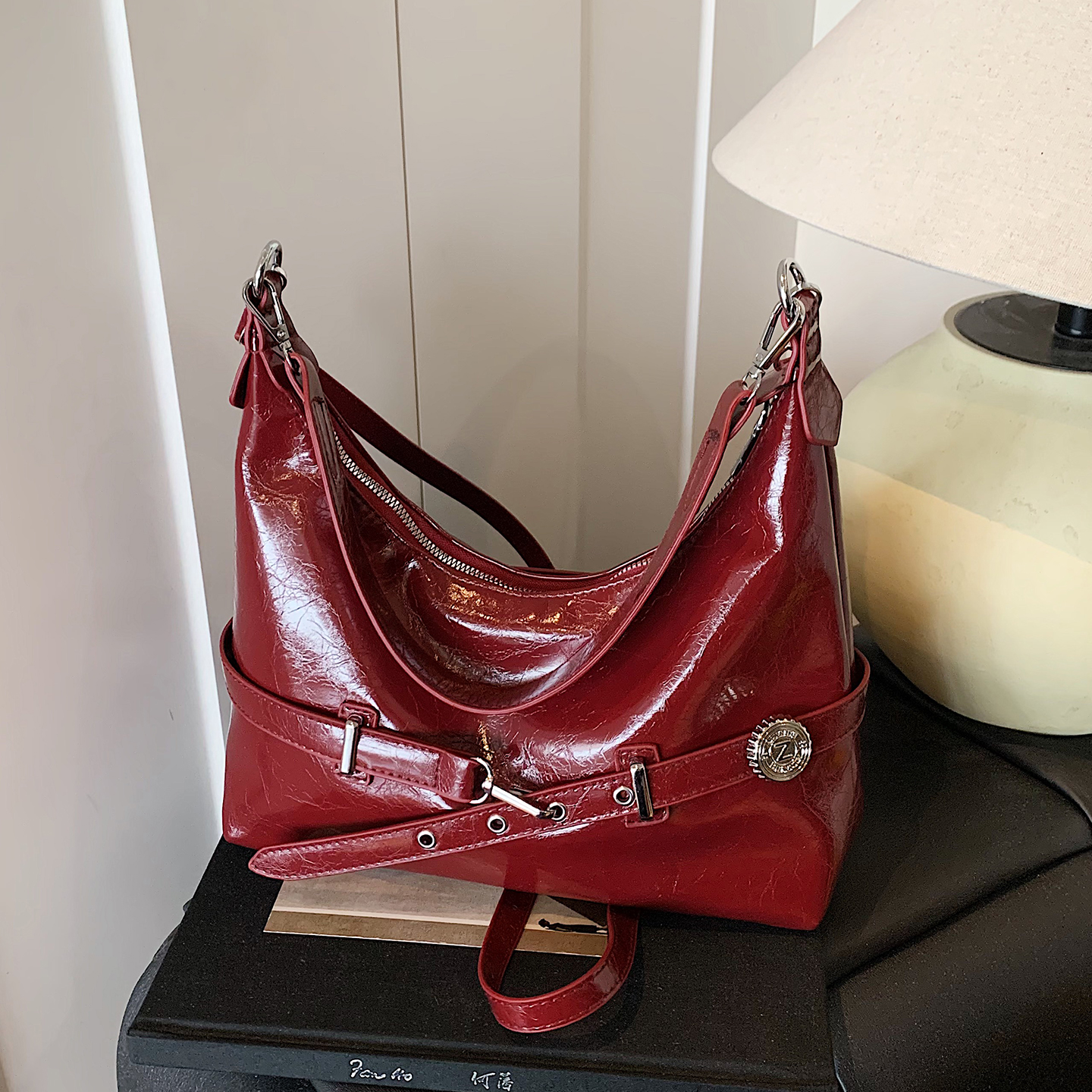 高级感包包女式2025新款夏季流行时尚红色单肩包大容量通勤托特包