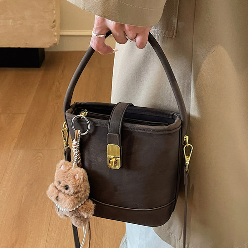 2025新款休闲复古油蜡皮手提包