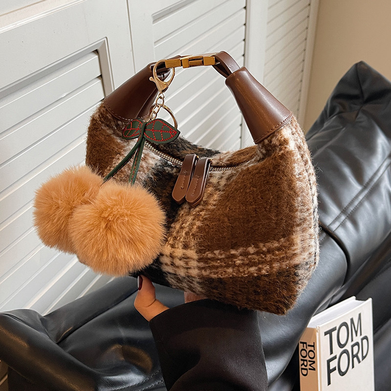 毛绒绒包包女式2025年夏季新款流行手拎包时尚格子单肩斜挎通勤包