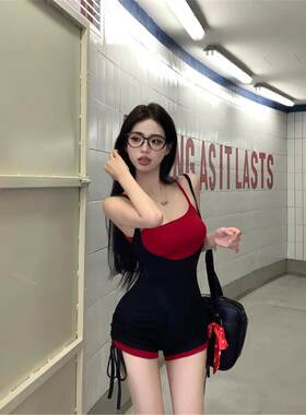 假两件撞色吊带连体裤女夏季紧身辣妹休闲裤子设计感高腰连衣短裤