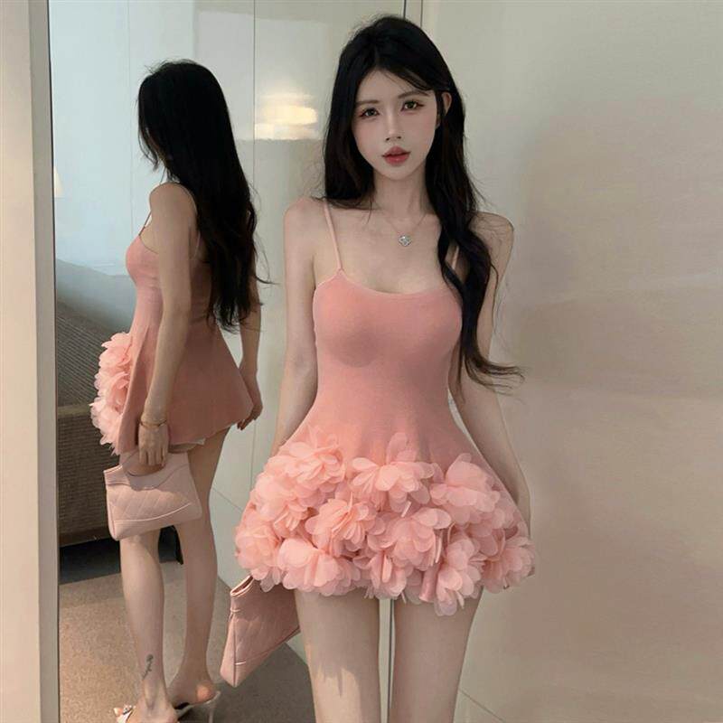 纯欲甜美粉色立体花瓣拼接吊带背心上衣设计感绝美收腰超短连衣裙