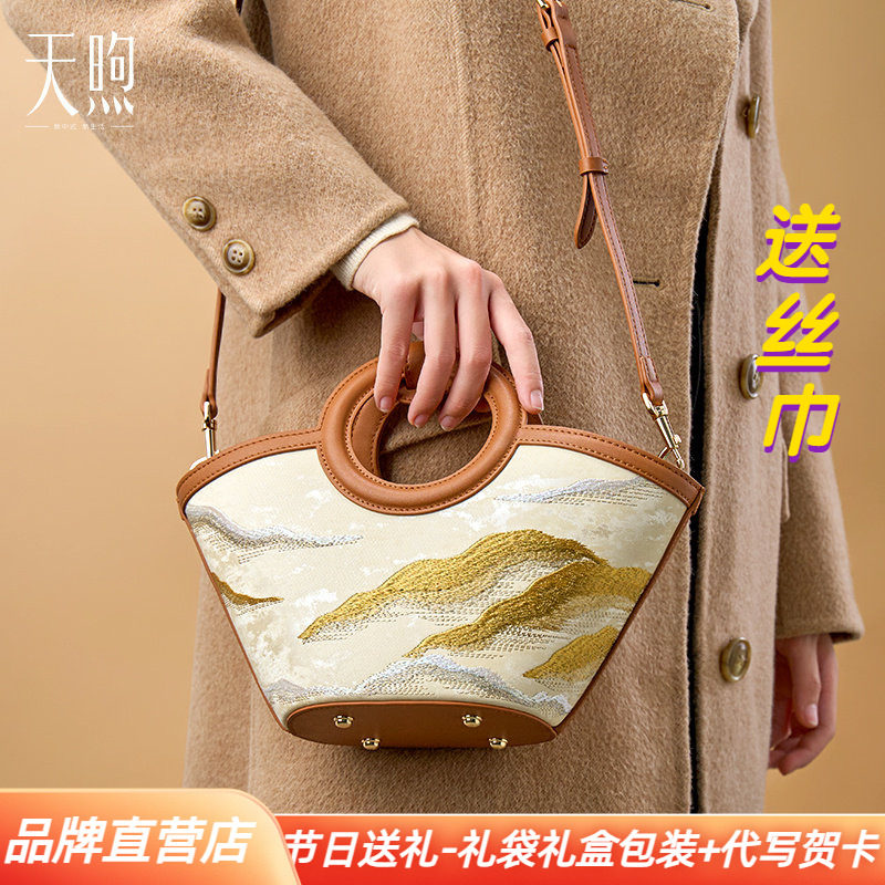 专柜正品文艺范中国风云山设计刺绣旗袍包复古风新中式牛皮手腕包