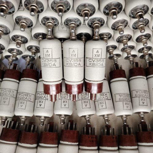 全新NOS同批同年份原盒 英国大盾CV358/EF37/CV1053/EF39电子管