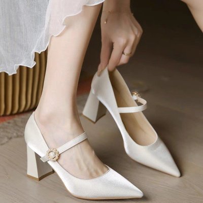 秋冬新款国风中跟粗跟单鞋