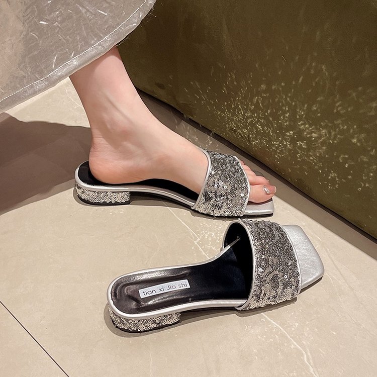 法式水钻亮片粗跟一字拖鞋女夏外穿2024年新款低跟高级感银色凉鞋