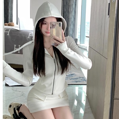 纯欲风白色休闲运动套装女春秋短款连帽开衫外套包臀半身裙两件套