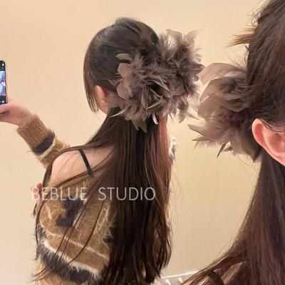 秋冬氛围感羽毛抓夹发饰beblue