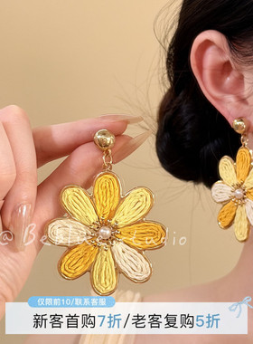 明媚岛屿~度假风黄色太阳花耳环女2026新款夸张海边旅游拍照耳饰
