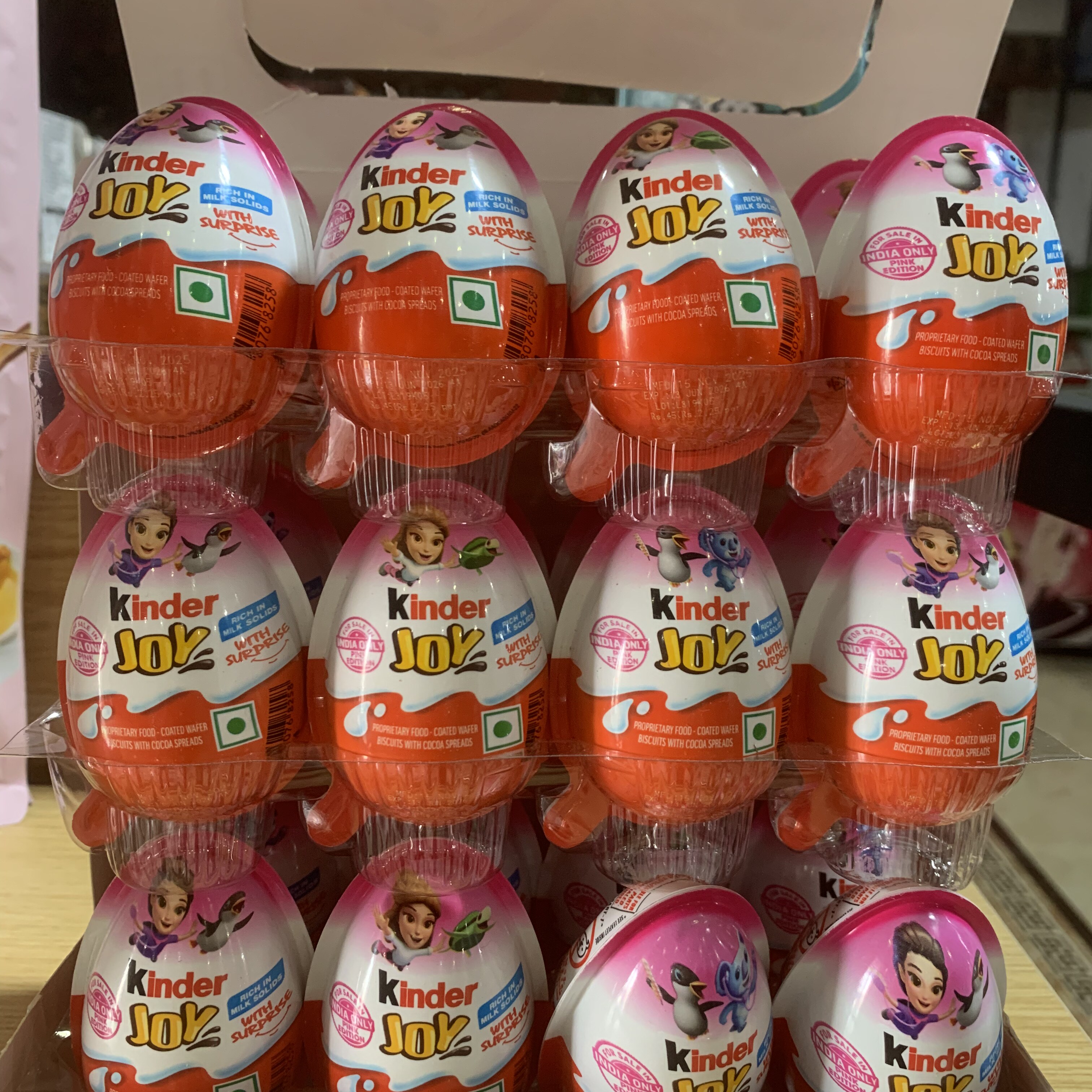 临期Kinder健达奇趣蛋巧克力玩具蛋6枚儿童男女孩版进口糖果趣味