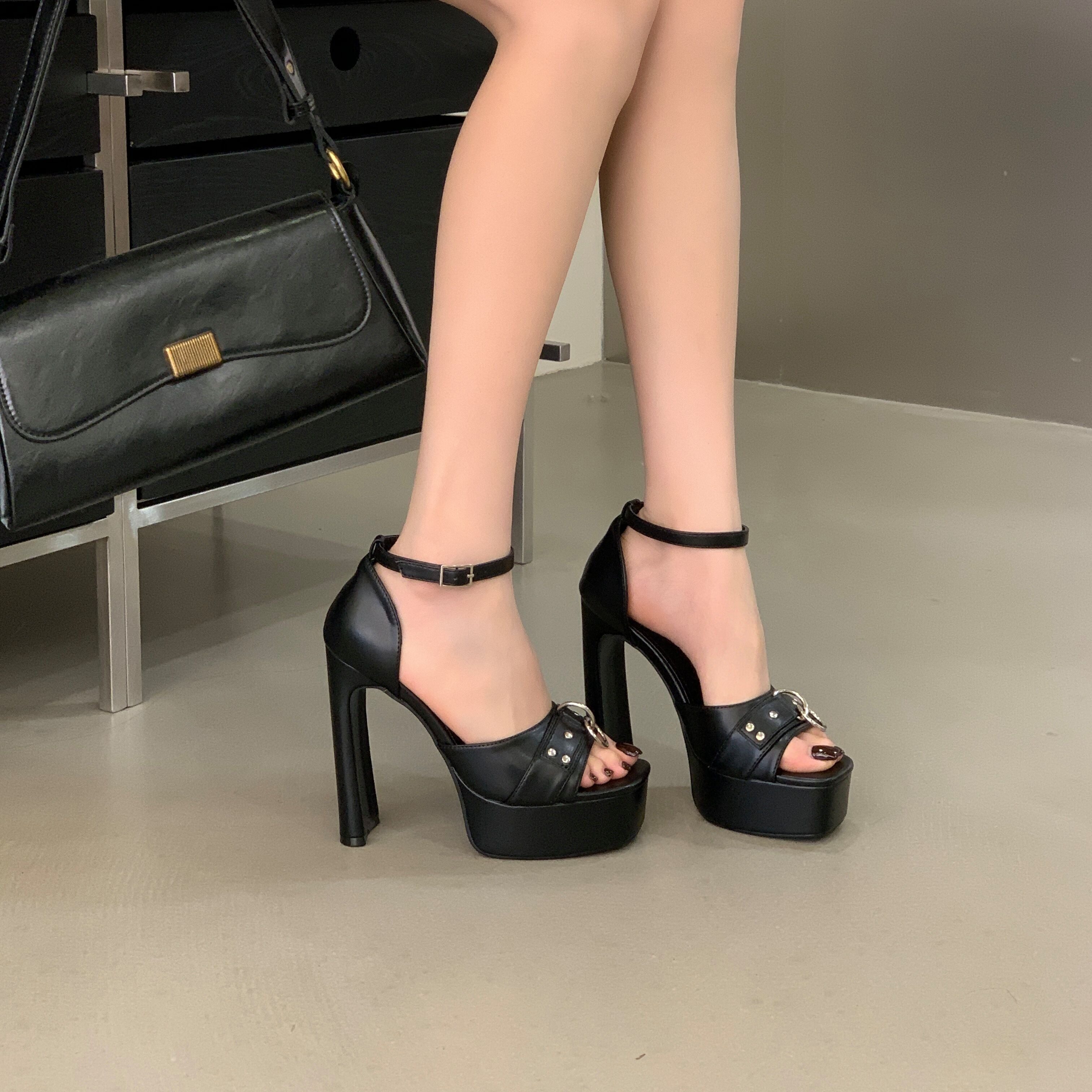 14cm粗跟防水台模特走秀高跟鞋性感百搭铆钉厚底网红恨天高凉鞋女