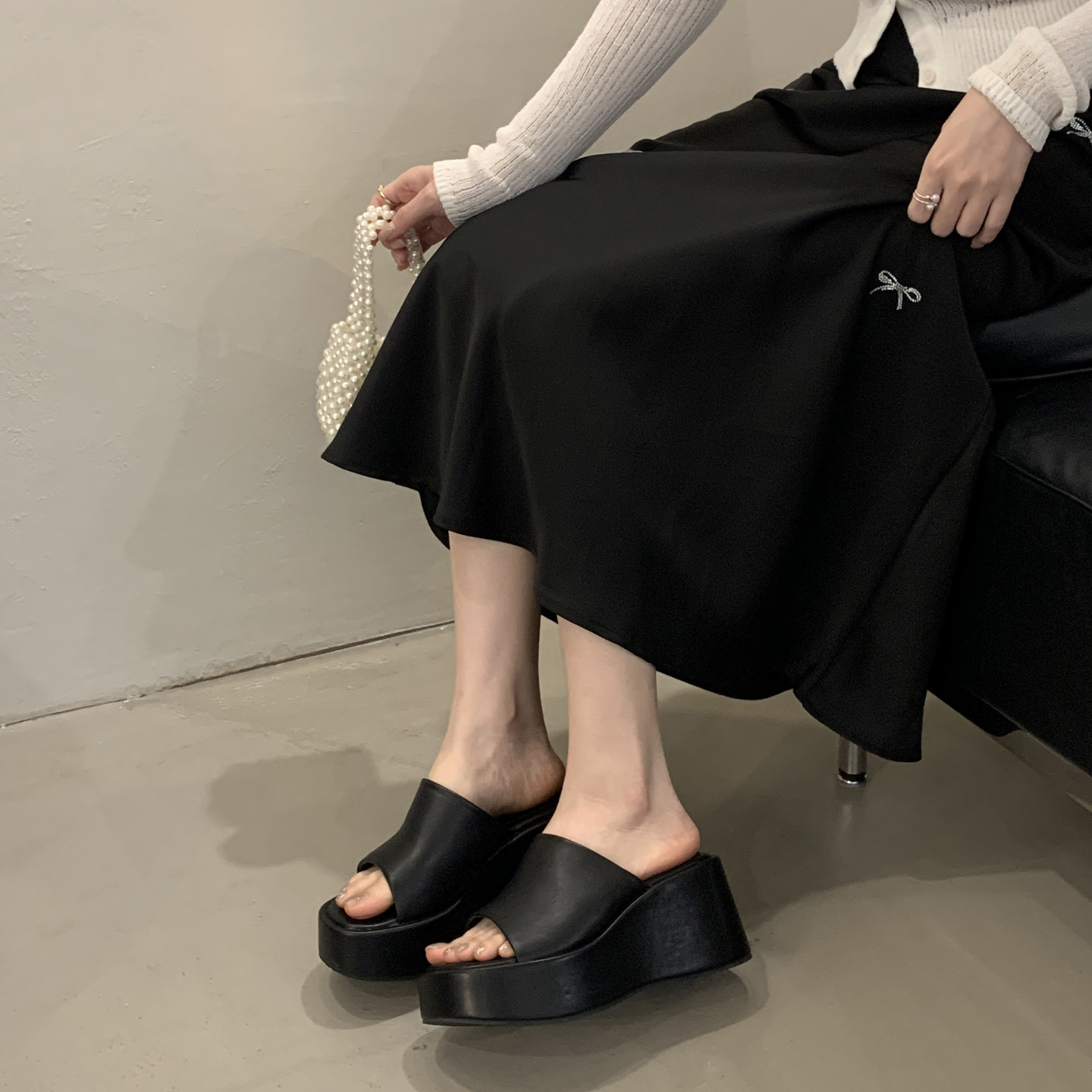 厚底一字拖女外穿松糕小个子增高坡跟拖鞋露趾黑色凉拖鞋高跟凉鞋