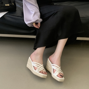坡跟拖鞋2026新款麻绳草编厚底凉鞋女夏外穿小个子增高露趾高跟鞋
