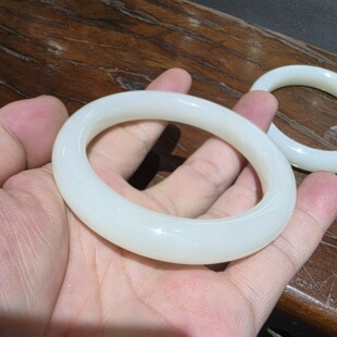 新疆和田白玉山料手镯 玉石雕刻培训学校 平安扣宝宝锁手链戒指