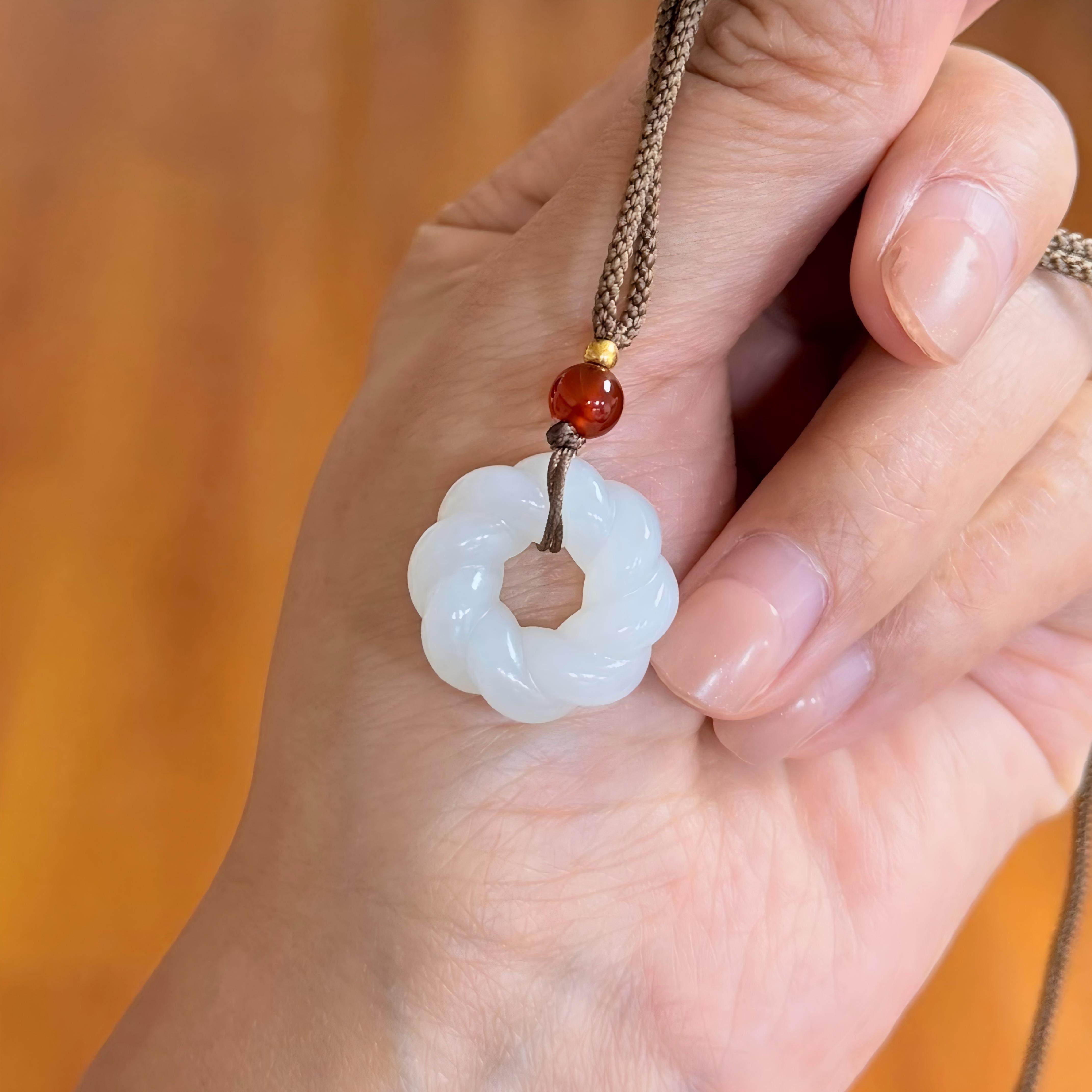 新春福利~新疆和田白玉籽料绞丝扣吊坠挂件和田玉石雕刻培训学校,珠宝/钻石/翡翠,其他,淘宝优惠券,粉丝福利购,淘宝优惠卷