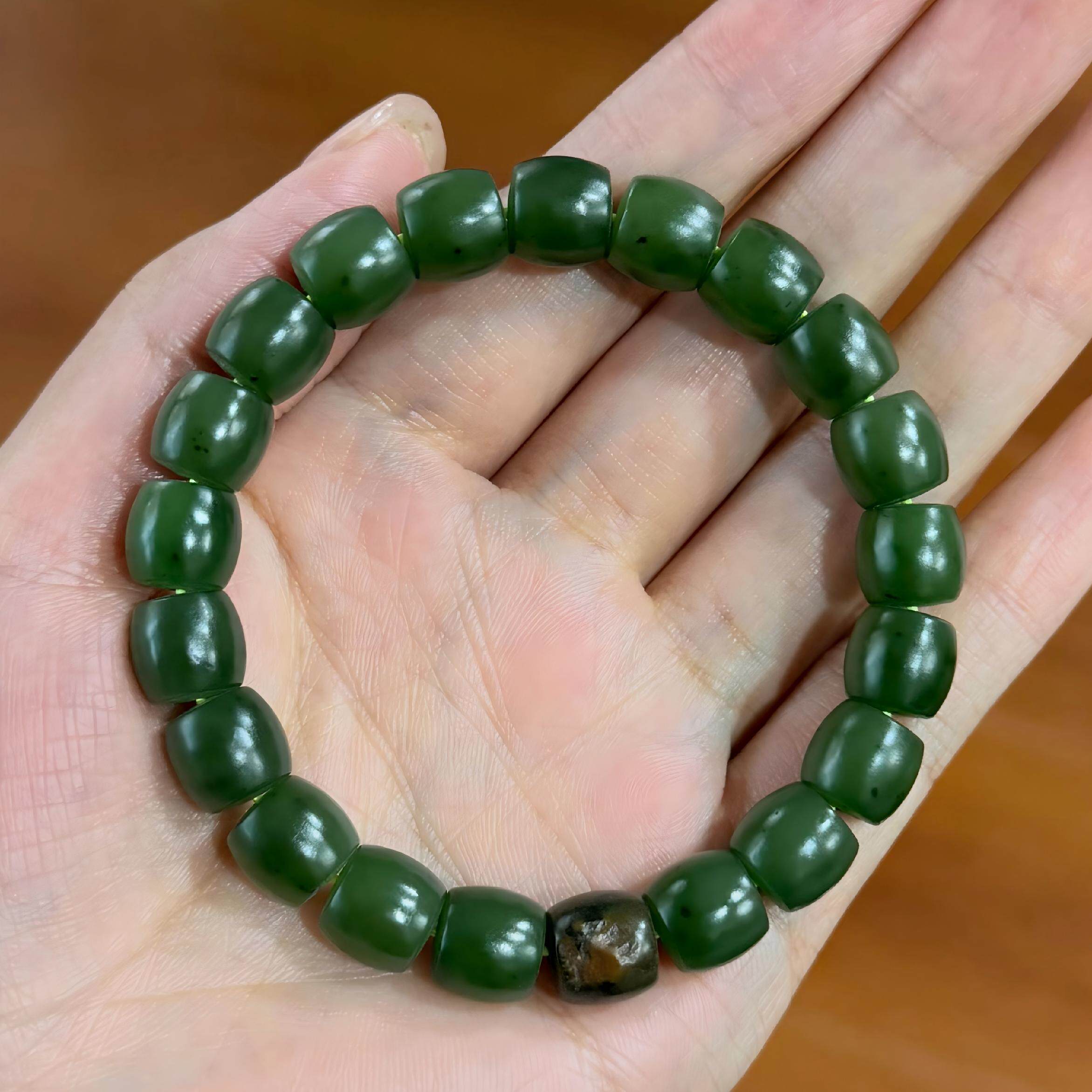 收藏级~碧玉籽料直切10MM珠子手串新疆和田玉石雕刻培训学校03073