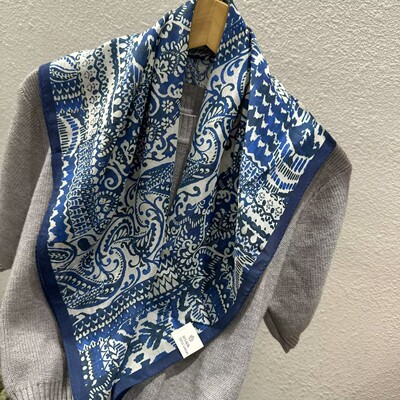 青花瓷几何图案真丝棉65方巾