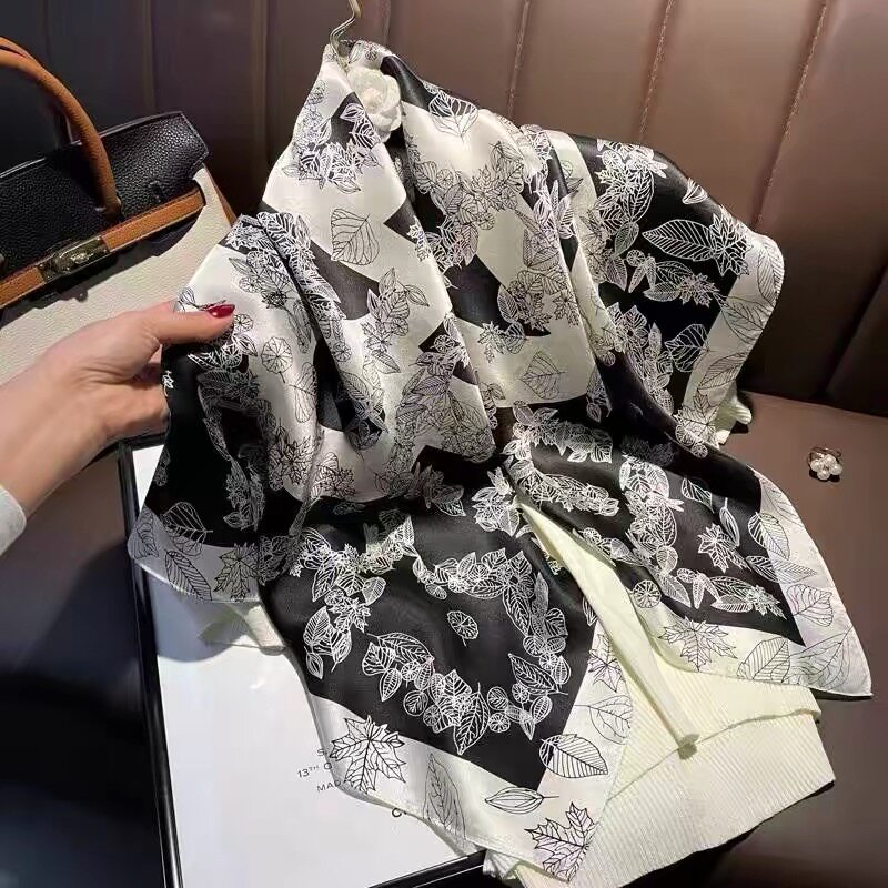 100%真丝丝巾女2026新款大方巾黑白色百搭围巾高级感桑蚕丝绸披肩