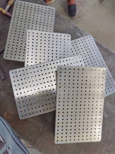 不锈钢托盘沥水盘沥水篮冲孔板隔渣篮定制水池沥水板