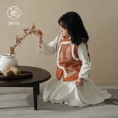 满呐2025秋冬新品 年服女童仿蜀锦棉袄马甲 中式