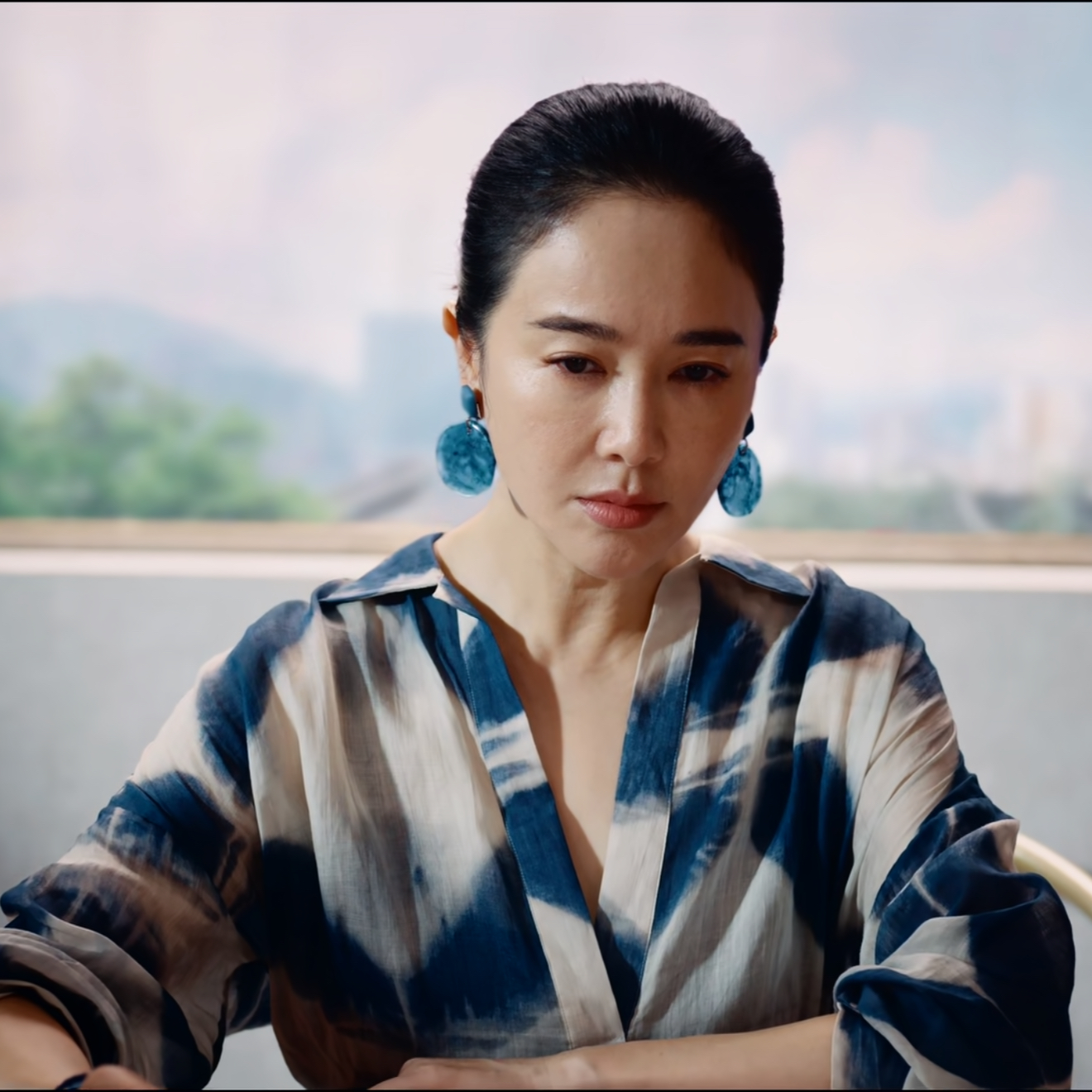 七根心简李亚青左小青同款夏季欧美风休闲蓝色印花宽松长袖衬衫女