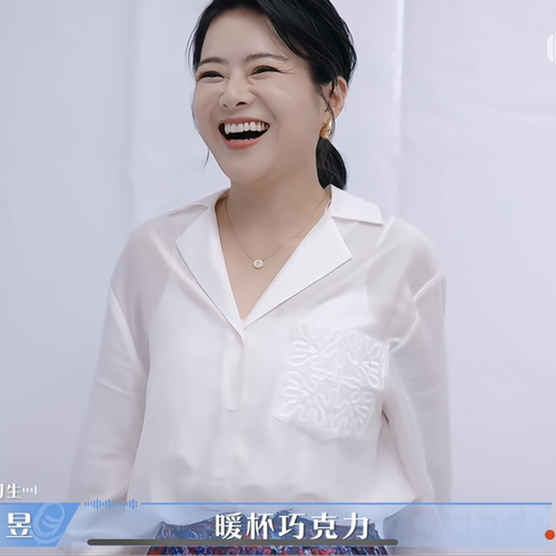 令人心动的offer陈辰同款衬衣春秋新款气质刺绣口袋饰单排扣衬衫