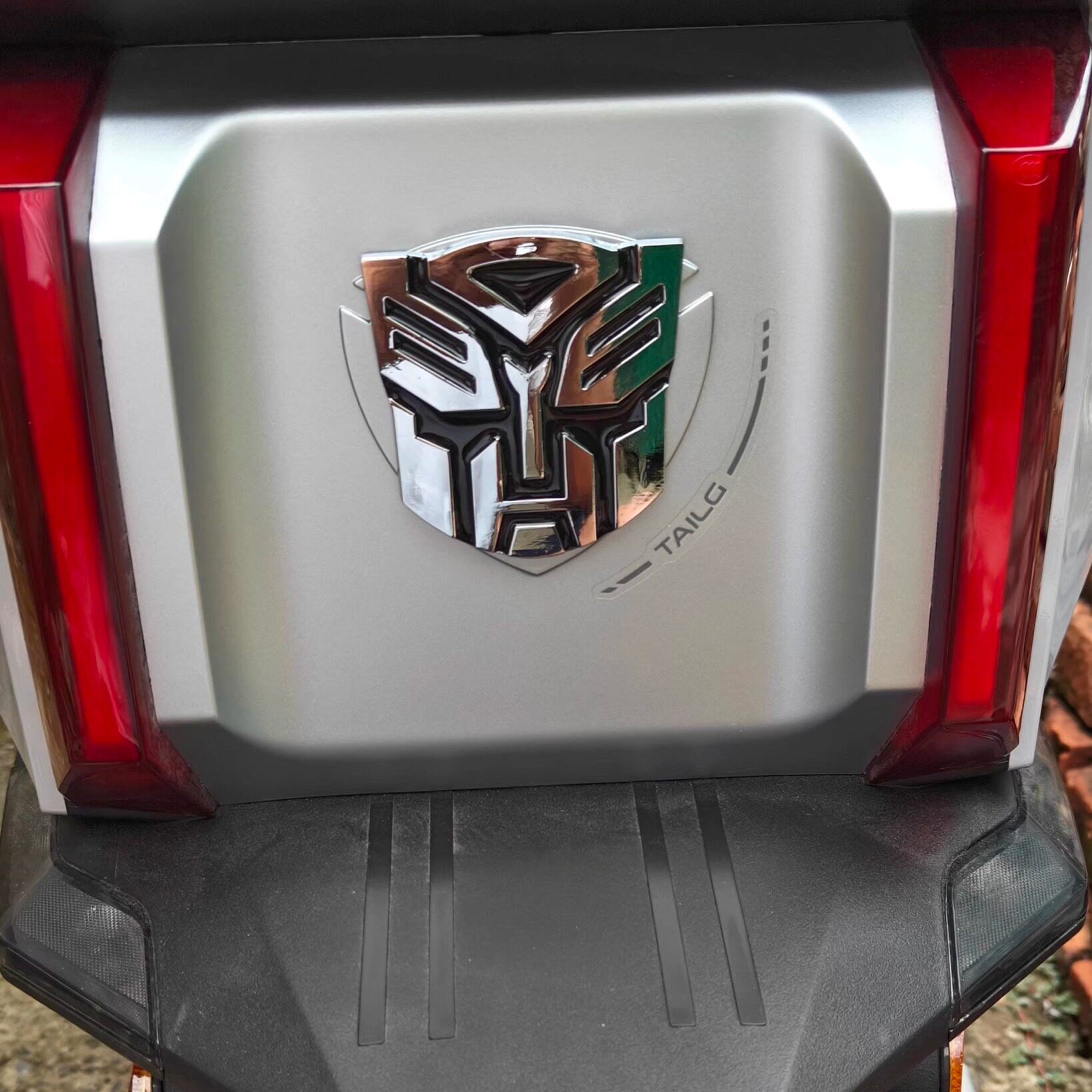 适用于台铃火眼机甲&middot;3赤兔/封神车尾立体变形金刚金属配件装饰贴