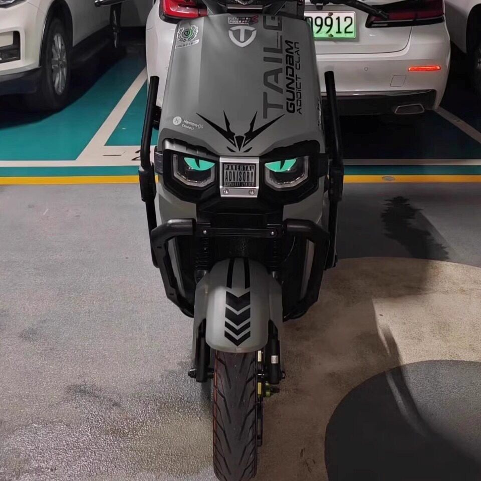 适用台铃超能S苍穹高达变形金刚马里奥车头改装恶魔眼睛装饰贴纸