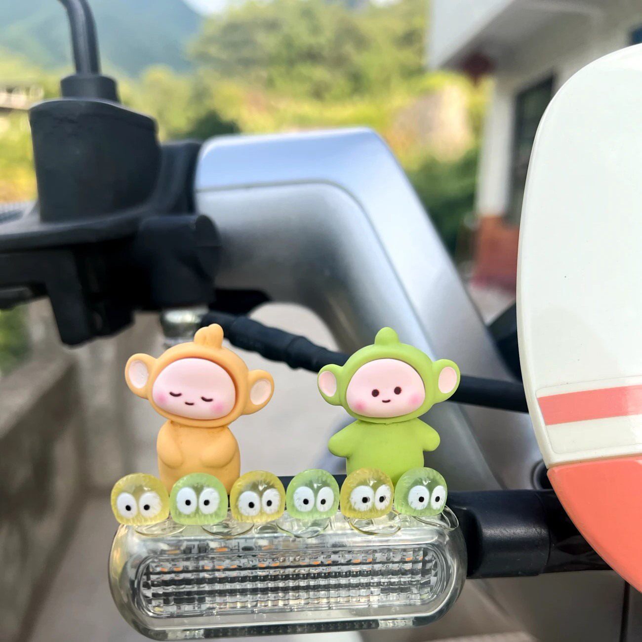 电动车摩托车转向灯可爱摆件适用于爱玛雅迪台铃天线宝宝公仔装饰