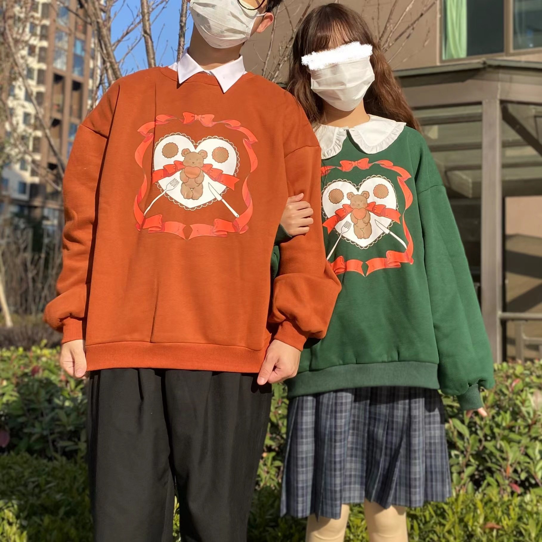 原创加绒厚百搭纯棉情侣款卫衣可爱女甜点熊印花棕绿色春秋季新款 - 实物图