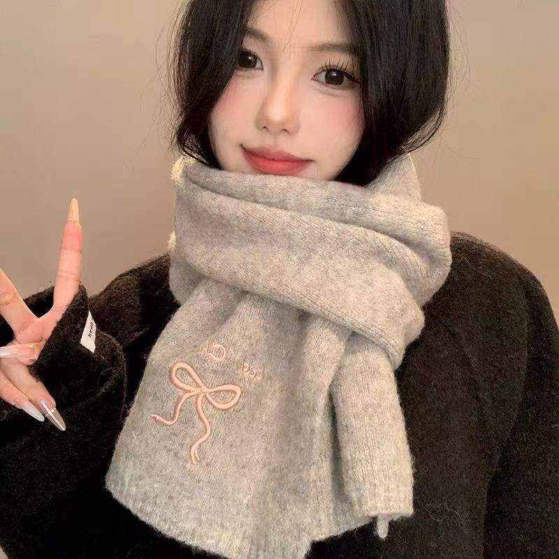 网红学院风仿羊绒围巾2025冬季新款纯色时尚刺绣蝴蝶结情侣围巾