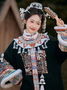 七月夕女2024新款秋冬立领对襟长袄云肩马面裙苗疆民族国风古装