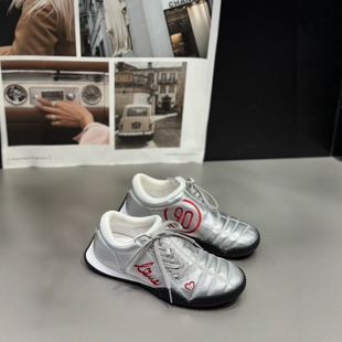 IDO2026新款女鞋时髦银色侧系带一脚蹬休闲鞋女真皮爱心潮鞋女软