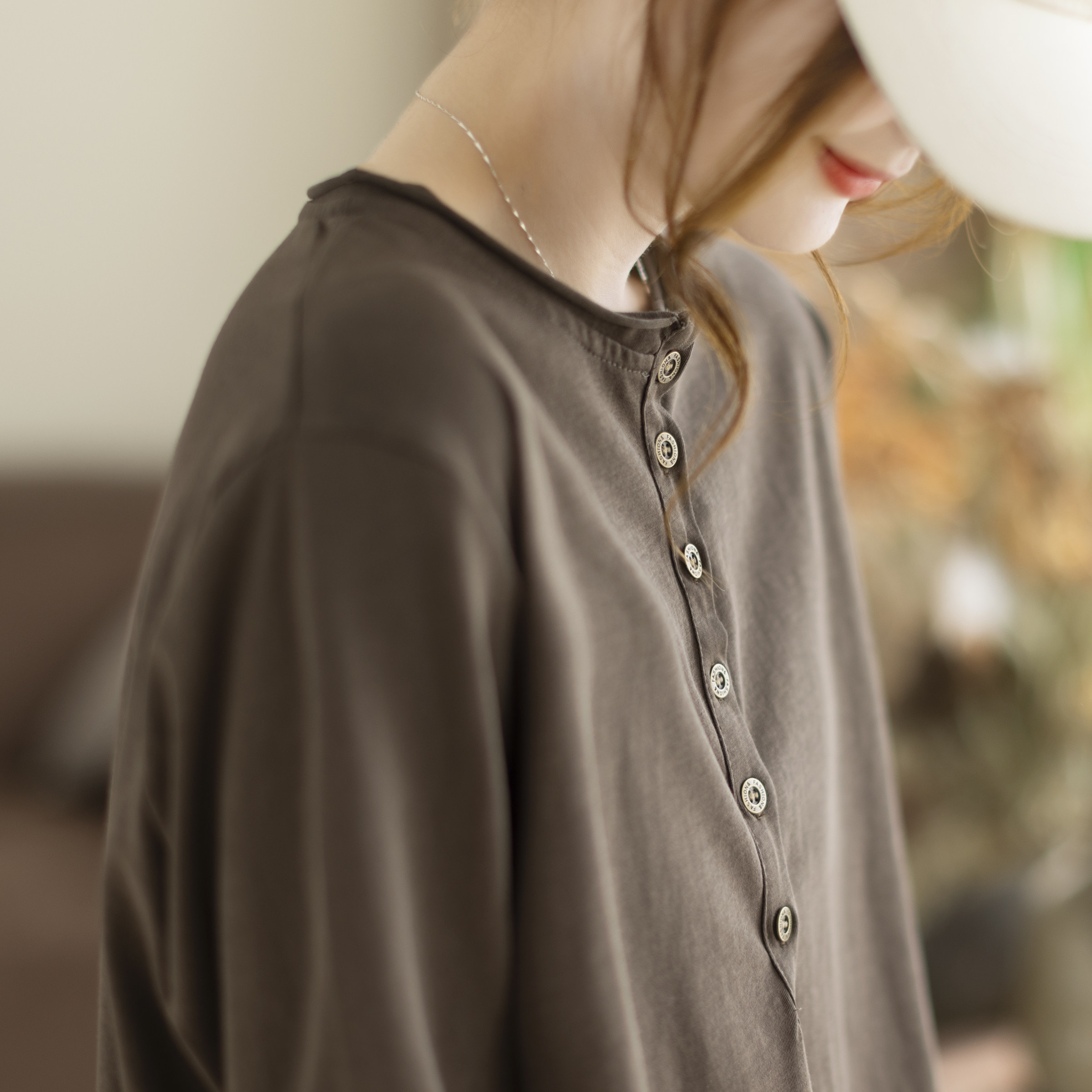 咖咪羽简约纯色立体剪裁软糯长袖T恤宽松慵懒风休闲打底上衣